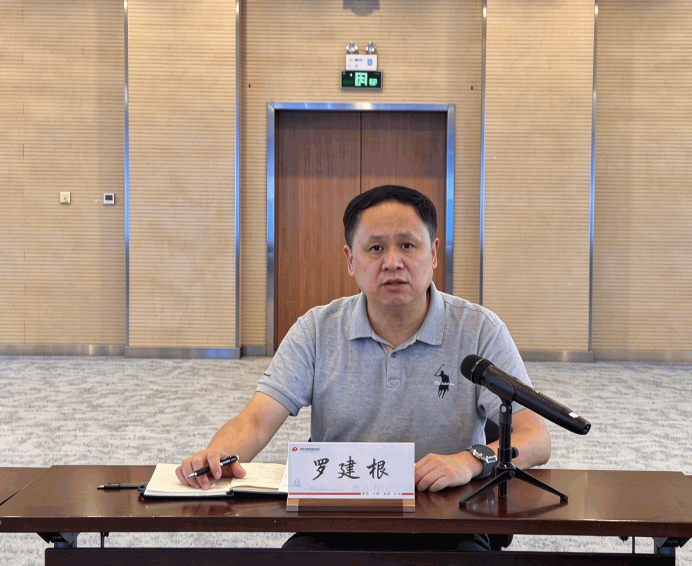 罗主任.png 罗主任.png